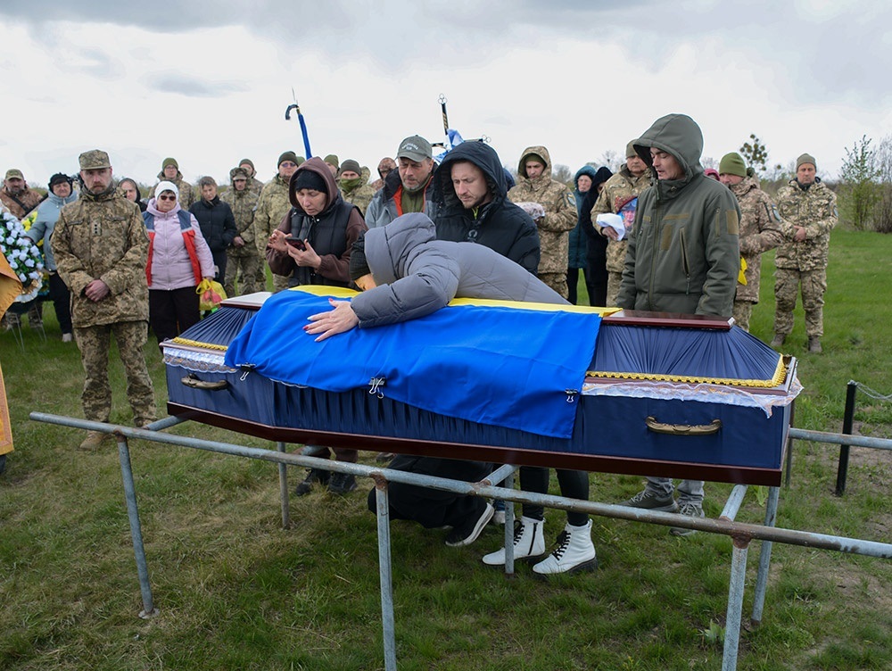 У Слободі провели в останню путь воїна Миколу Малахова - 22
