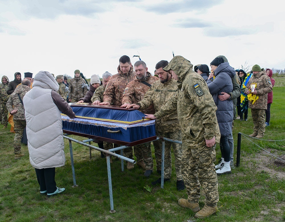 У Слободі провели в останню путь воїна Миколу Малахова - 26