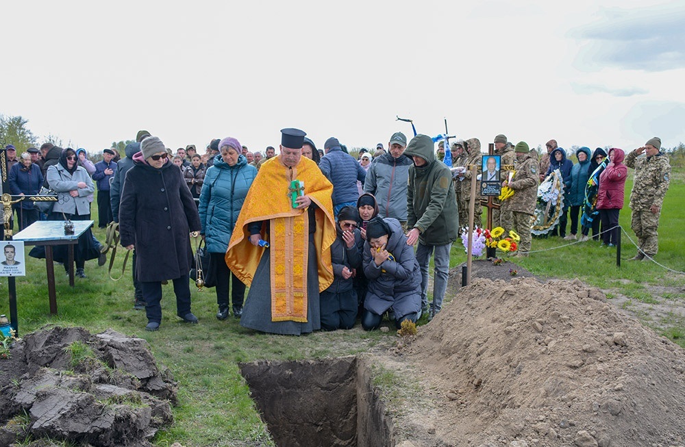 У Слободі провели в останню путь воїна Миколу Малахова - 27