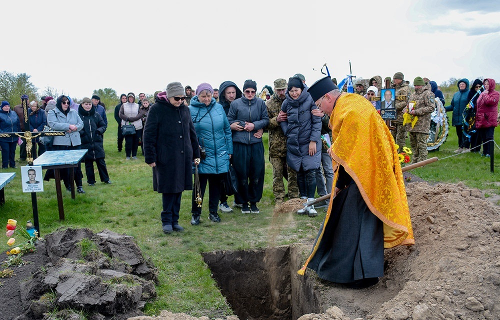 У Слободі провели в останню путь воїна Миколу Малахова - 28