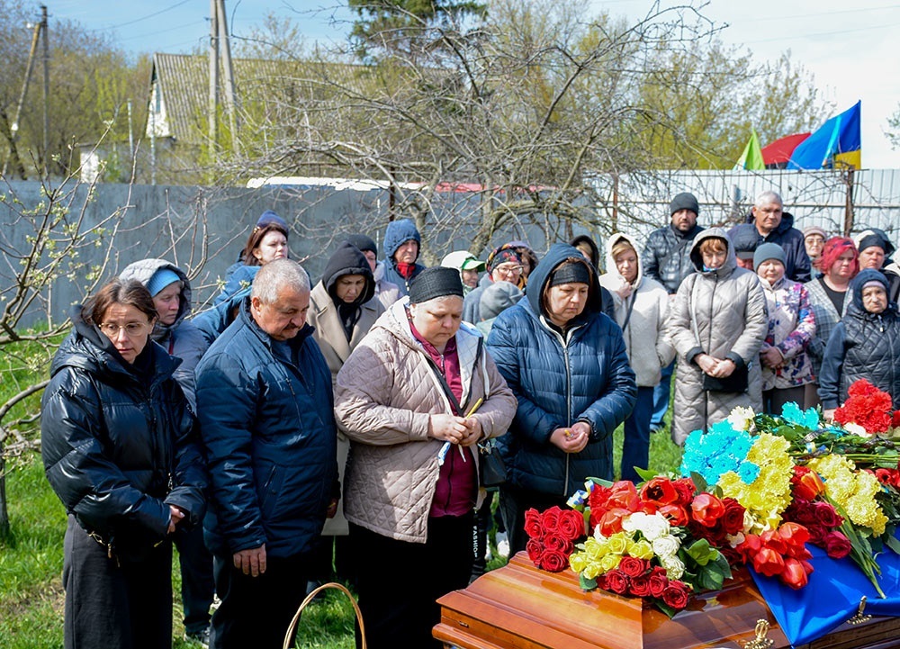 У Переселенні провели в останню путь воїна Вадима Юрченка - 9
