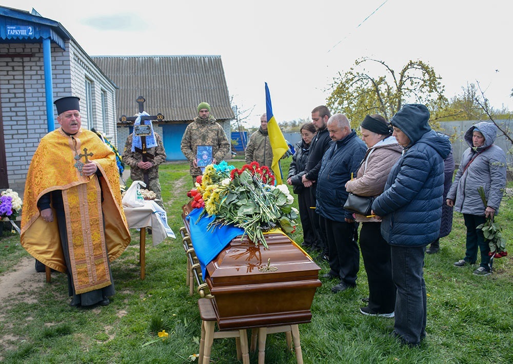 У Переселенні провели в останню путь воїна Вадима Юрченка - 12