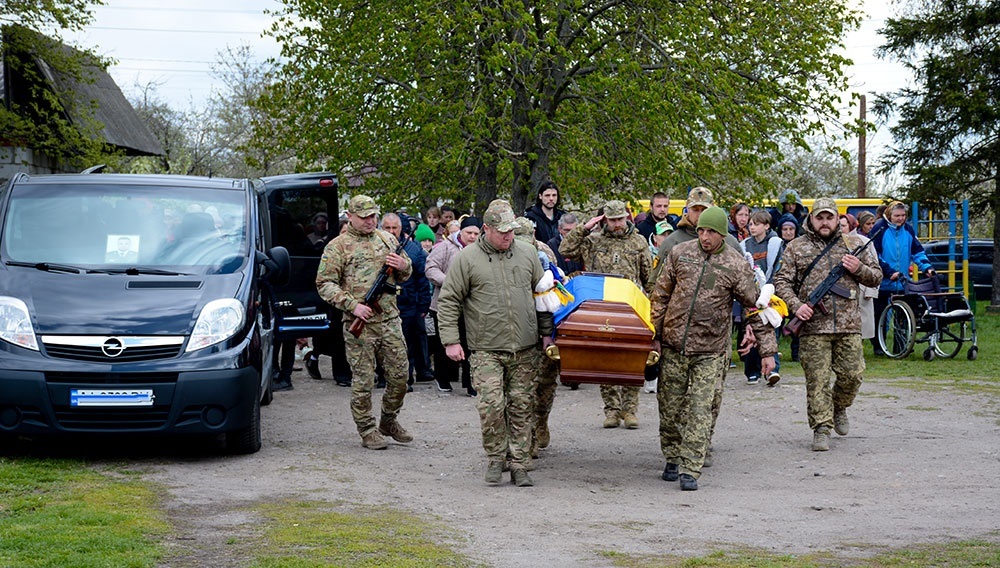 У Переселенні провели в останню путь воїна Вадима Юрченка - 20