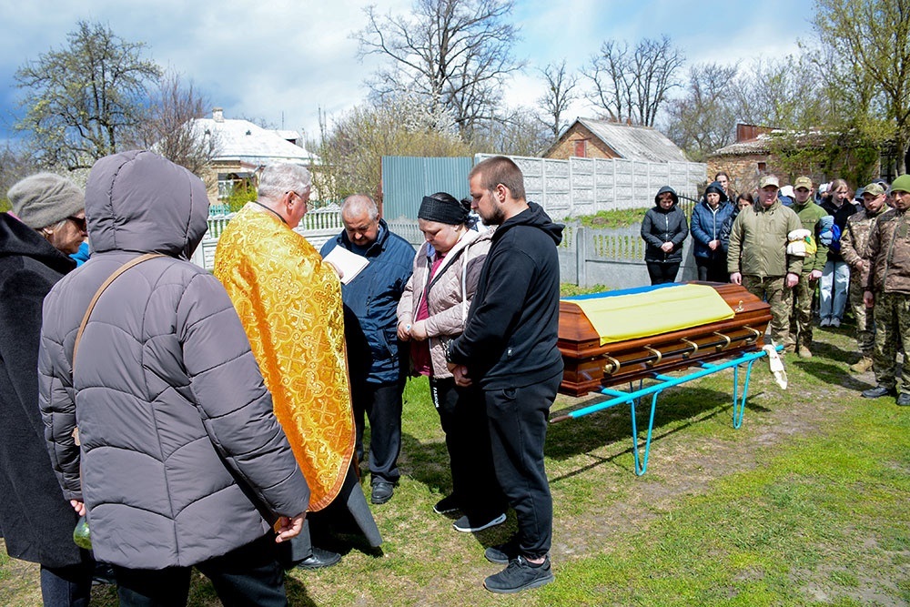 У Переселенні провели в останню путь воїна Вадима Юрченка - 21