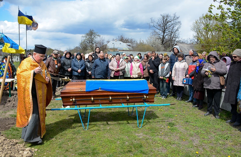 У Переселенні провели в останню путь воїна Вадима Юрченка - 23
