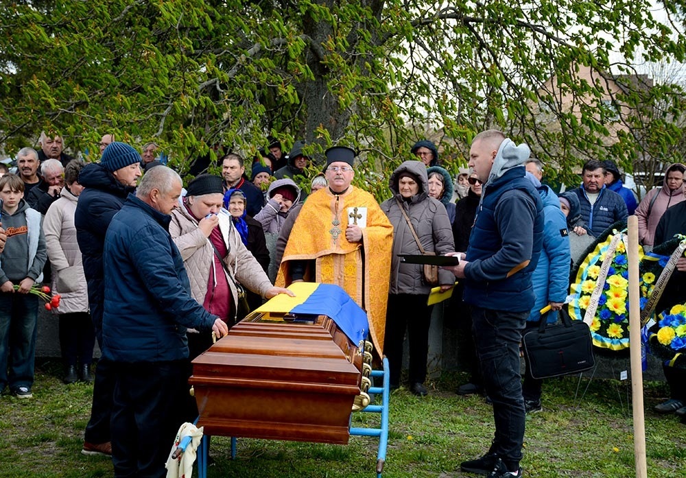 У Переселенні провели в останню путь воїна Вадима Юрченка - 25