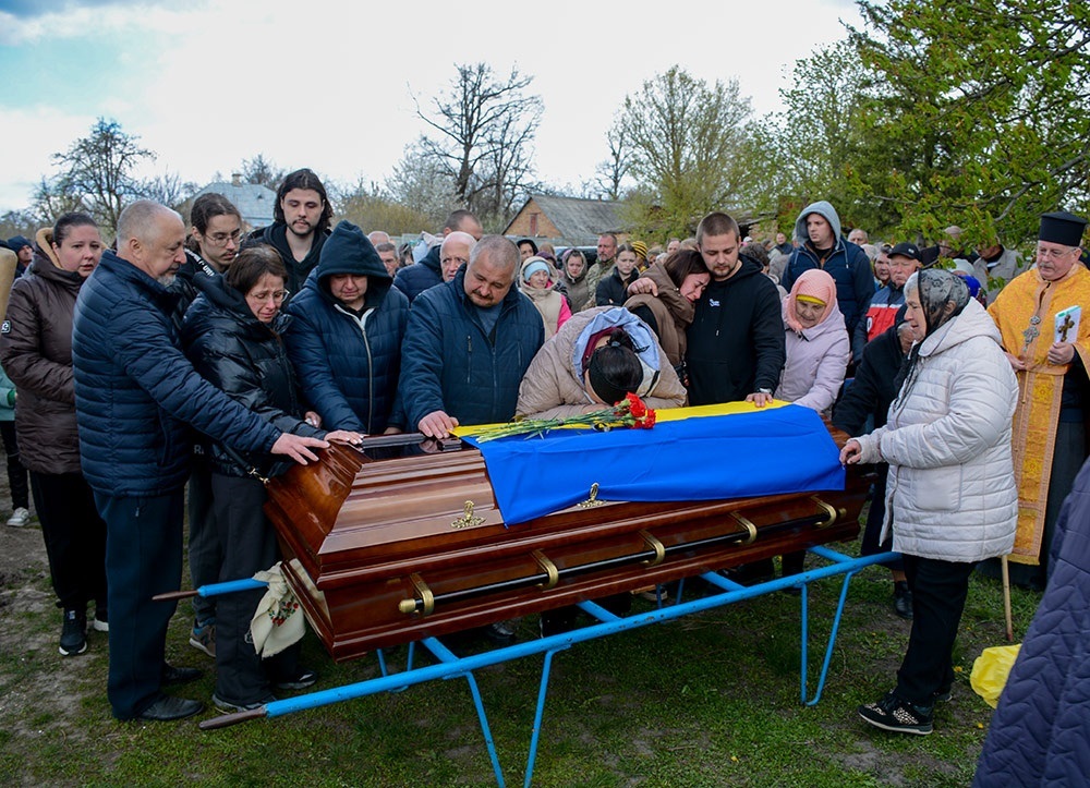 У Переселенні провели в останню путь воїна Вадима Юрченка - 27