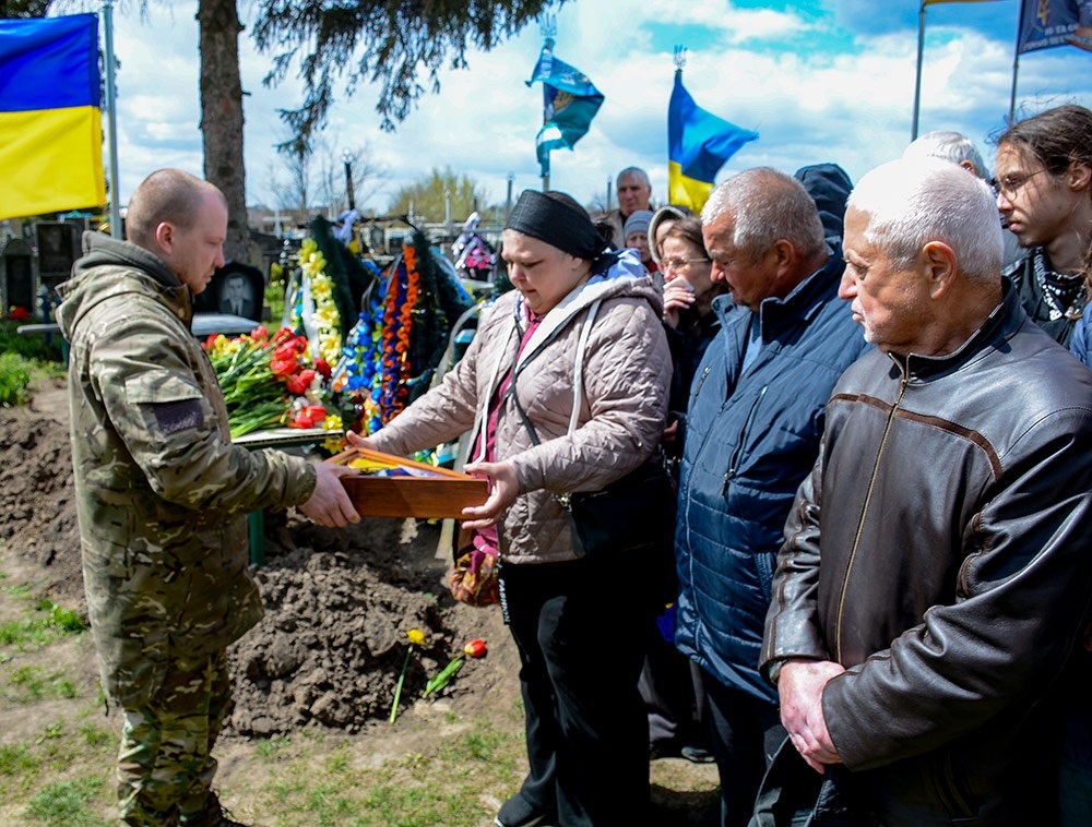 У Переселенні провели в останню путь воїна Вадима Юрченка - 32