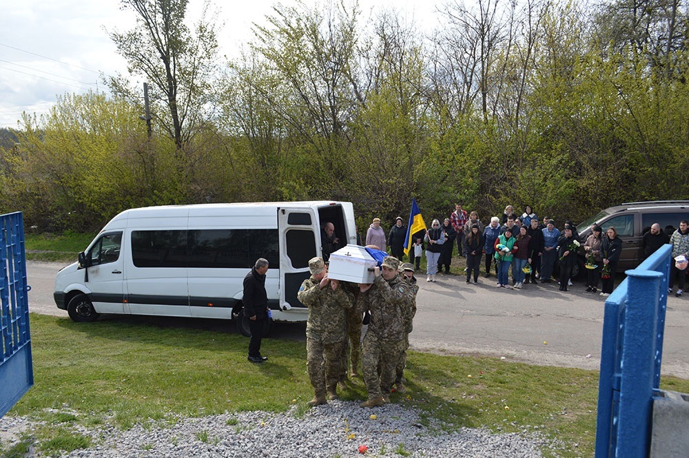 В Демівщині провели в останню путь воїна Василя Бабія