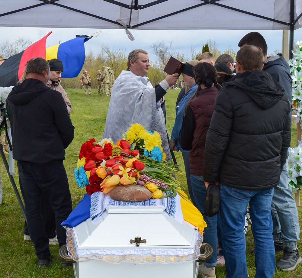 В Демівщині провели в останню путь воїна Василя Бабія - 10
