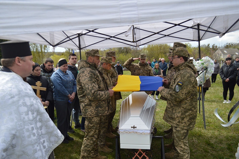 В Демівщині провели в останню путь воїна Василя Бабія - 13