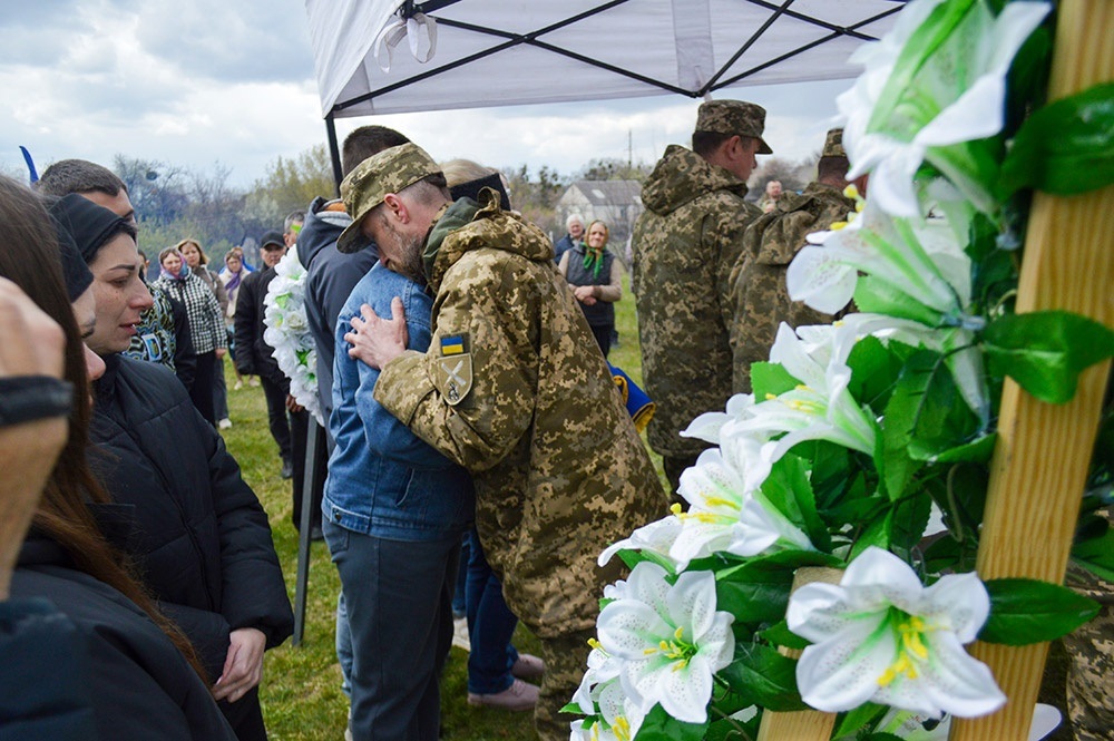 В Демівщині провели в останню путь воїна Василя Бабія - 15