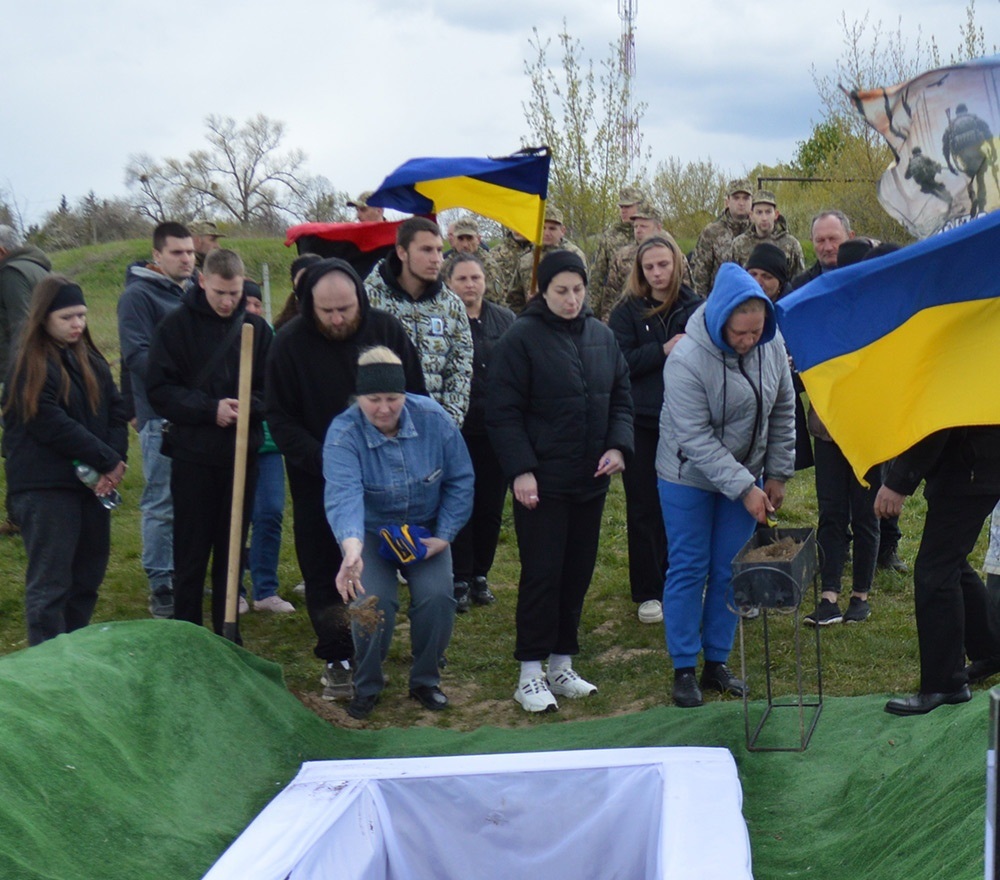 В Демівщині провели в останню путь воїна Василя Бабія - 19