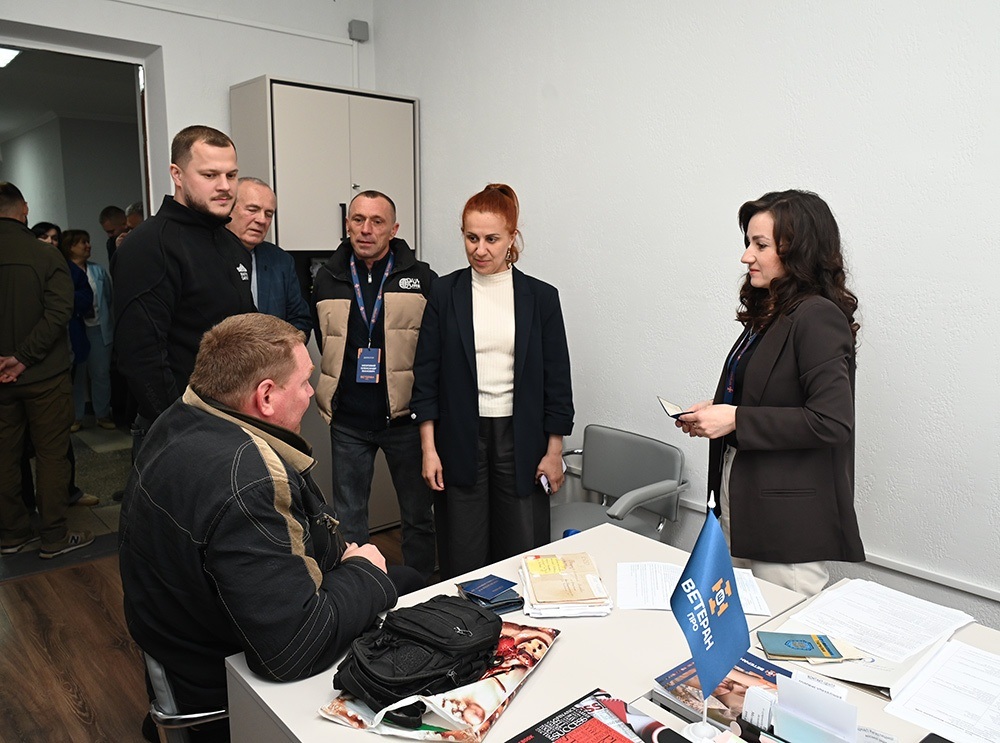 Міністерка Наталія Калмикова та голова КОДА Микола Калашник у Ветеранському просторі в Кагарлику - 2