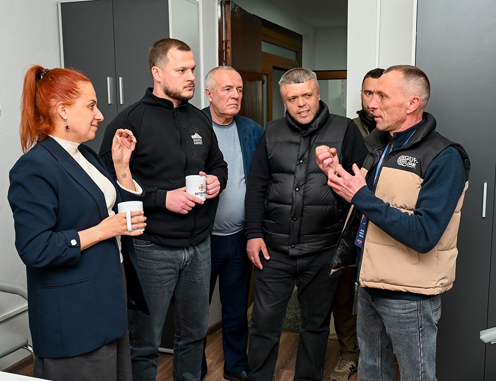 Міністерка Наталія Калмикова та голова КОДА Микола Калашник у Ветеранському просторі в Кагарлику - 4