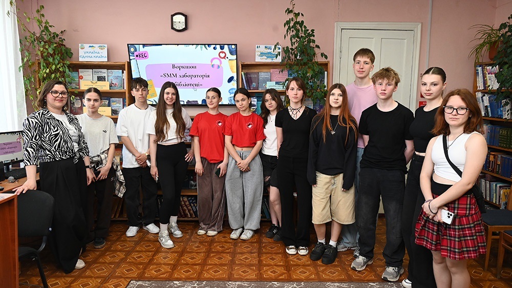 Лілія Литвин та учасники воркшопу - учні Кагарлицького ліцею №3