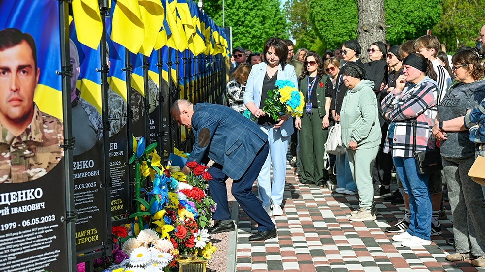 Урочиста церемонія відкриття банерів та покладання квітів на Алеї Слави у Кагарлику 8 травня - 2