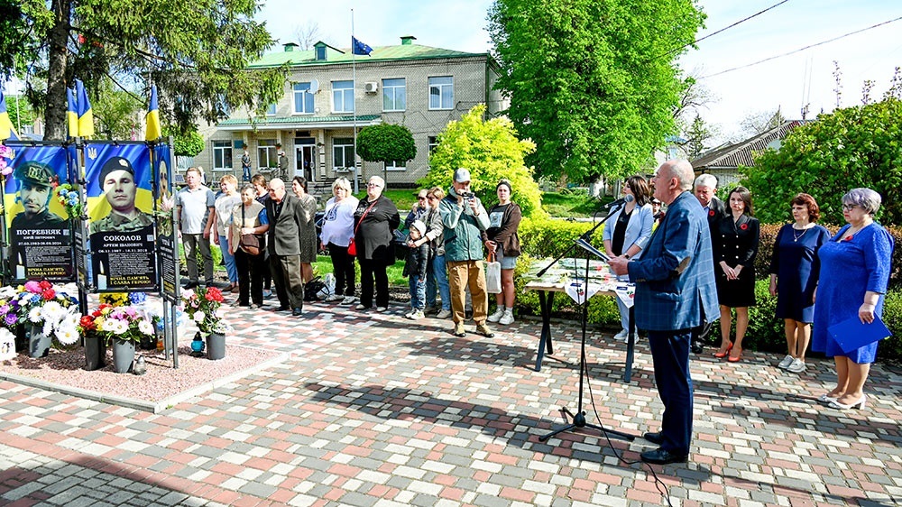 Урочиста церемонія відкриття банерів та покладання квітів на Алеї Слави у Кагарлику 8 травня - 4