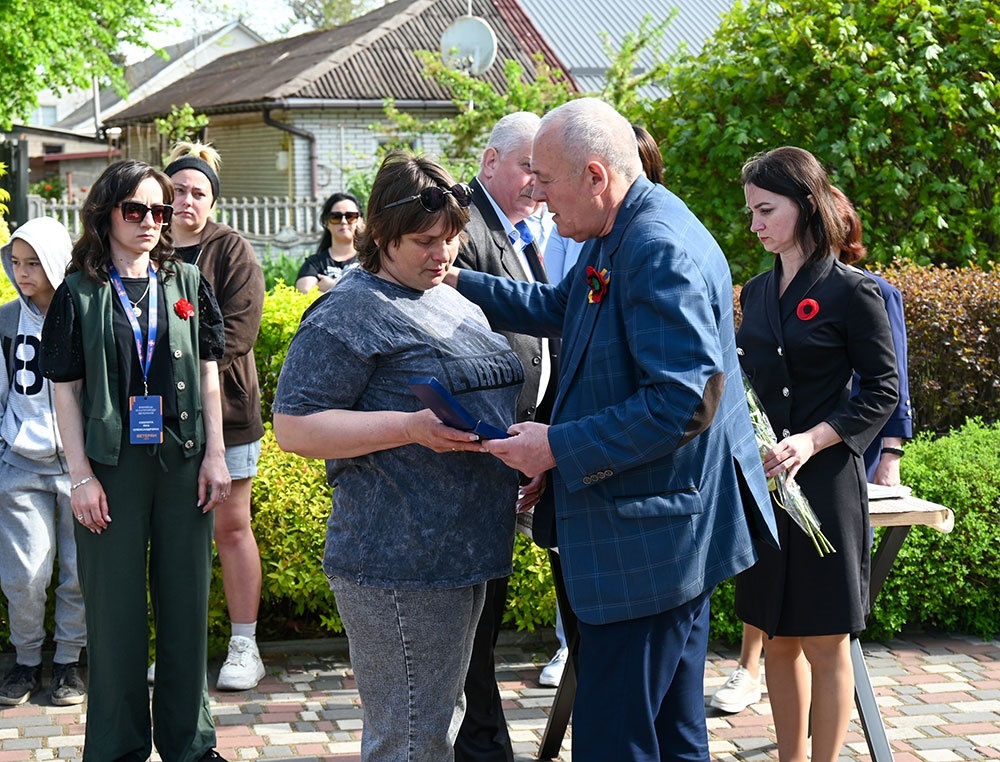 Урочиста церемонія вручення посмертних гнагород та покладання квітів на Алеї Слави у Кагарлику 8 травня