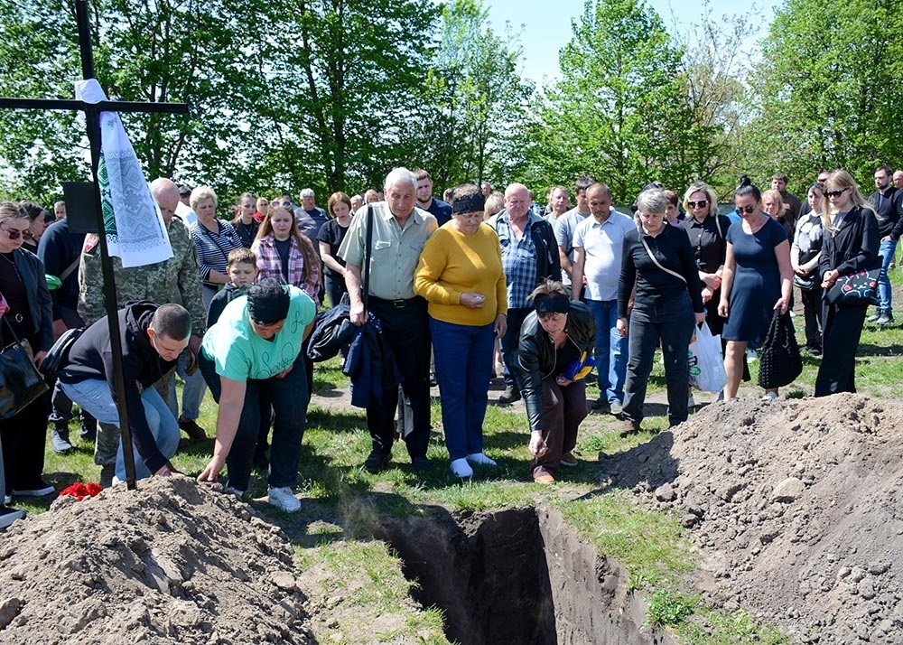У Кагарлику провели в останню путь воїна Віктора Сірика - 29