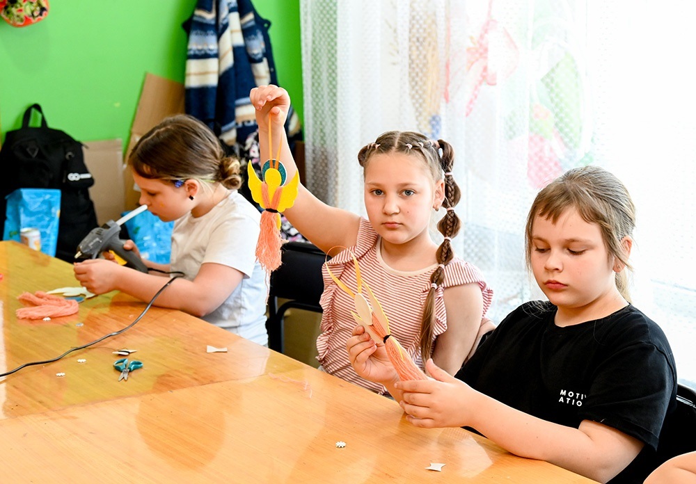 Під час майстер-класу з виготовлення оберегів у Кагарлицькому МЦКД - 5
