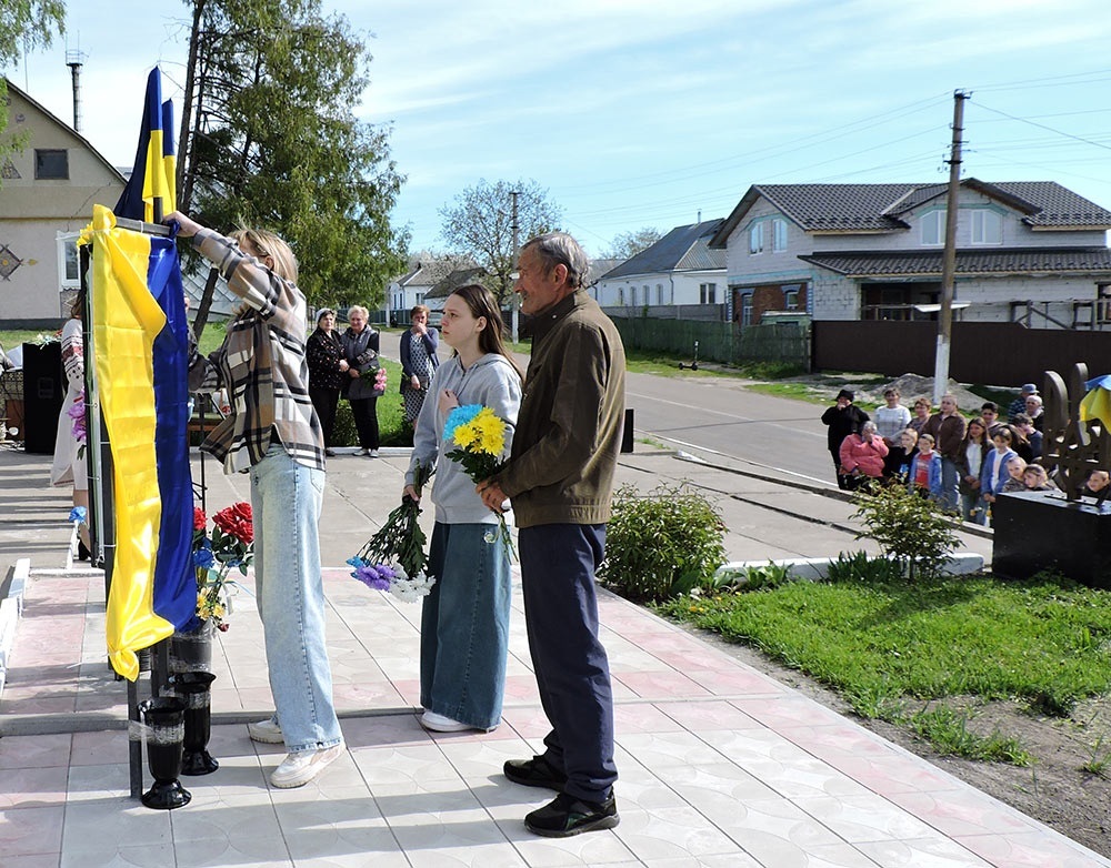 Відкриття меморіального банера на честь загиблого воїна Руслана Коробенка в селі Кадомка - 4