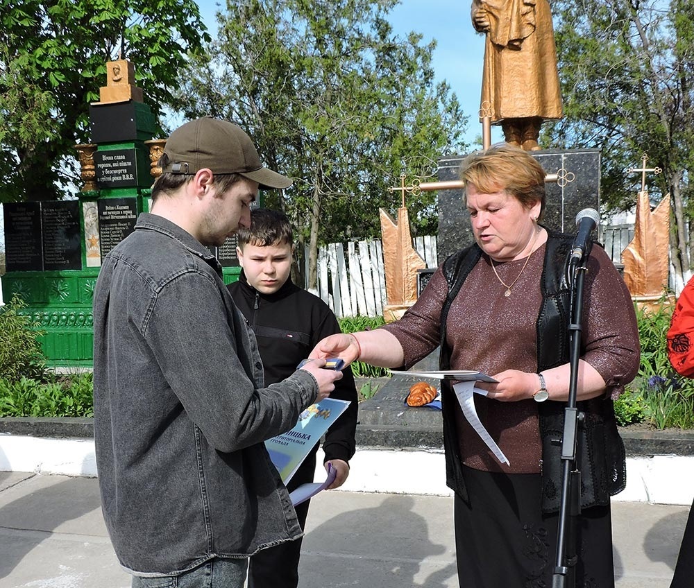 Відкриття меморіального банера на честь загиблого воїна Руслана Коробенка в селі Кадомка - 8