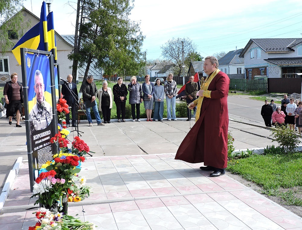 Відкриття меморіального банера на честь загиблого воїна Руслана Коробенка в селі Кадомка - 11