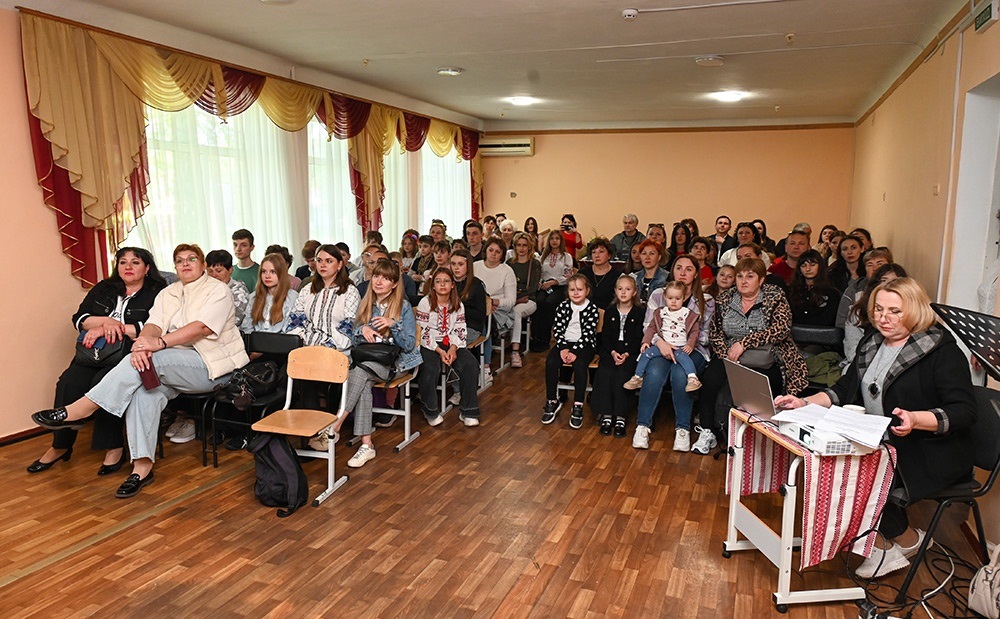 Благодійний концерт Ансамблевий водограй у Кагарлицькій школі мистецтв - глядацька зала
