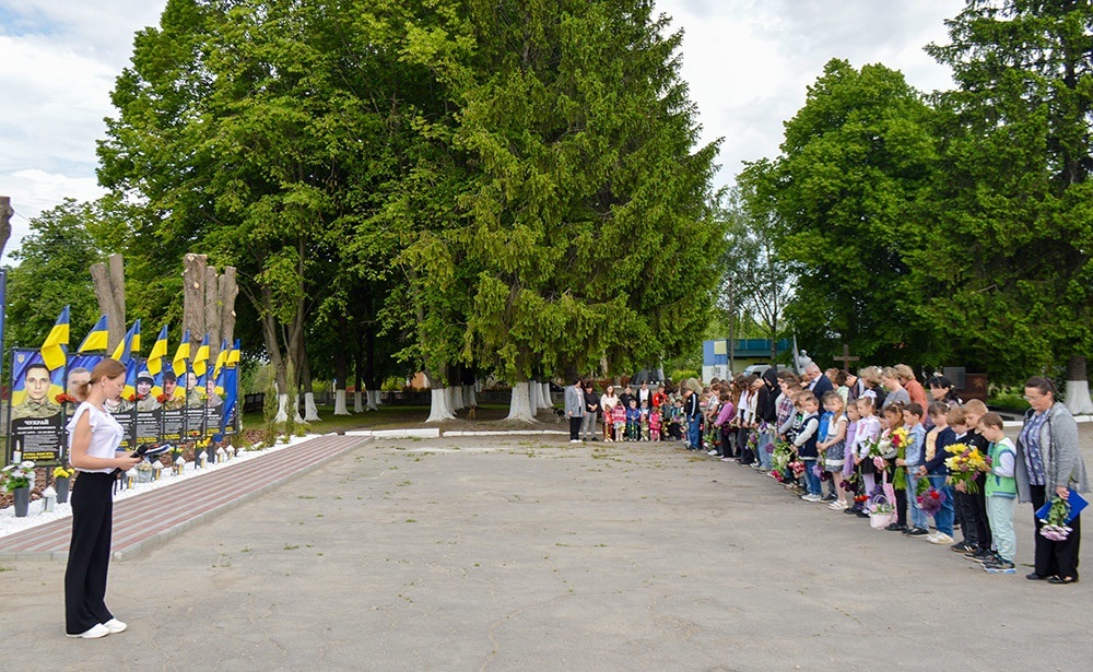 Відкриття меморіального банера на честь Захисника України Віталія Новожицького в селі Черняхів