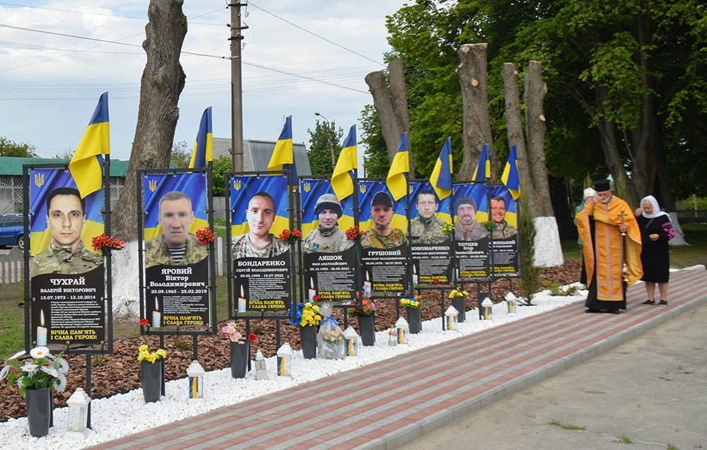 Відкриття меморіального банера на честь Захисника України Віталія Новожицького в селі Черняхів - 8
