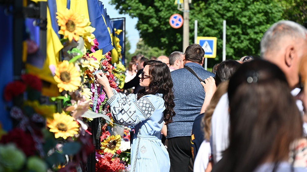 Учасники акції Пов’яжи стрічку пам’яті у День вишиванки в Кагарлику - 5
