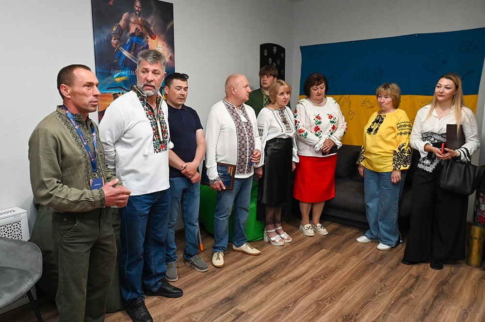 Із "Ветеранським простором" гостей заходу знайомить Олександр Мозговий