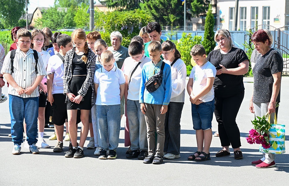 Відкриття меморіальної дошки воїну АТО Станіславу Чернишу на Кагарлицькому ліцеї №3 - 3