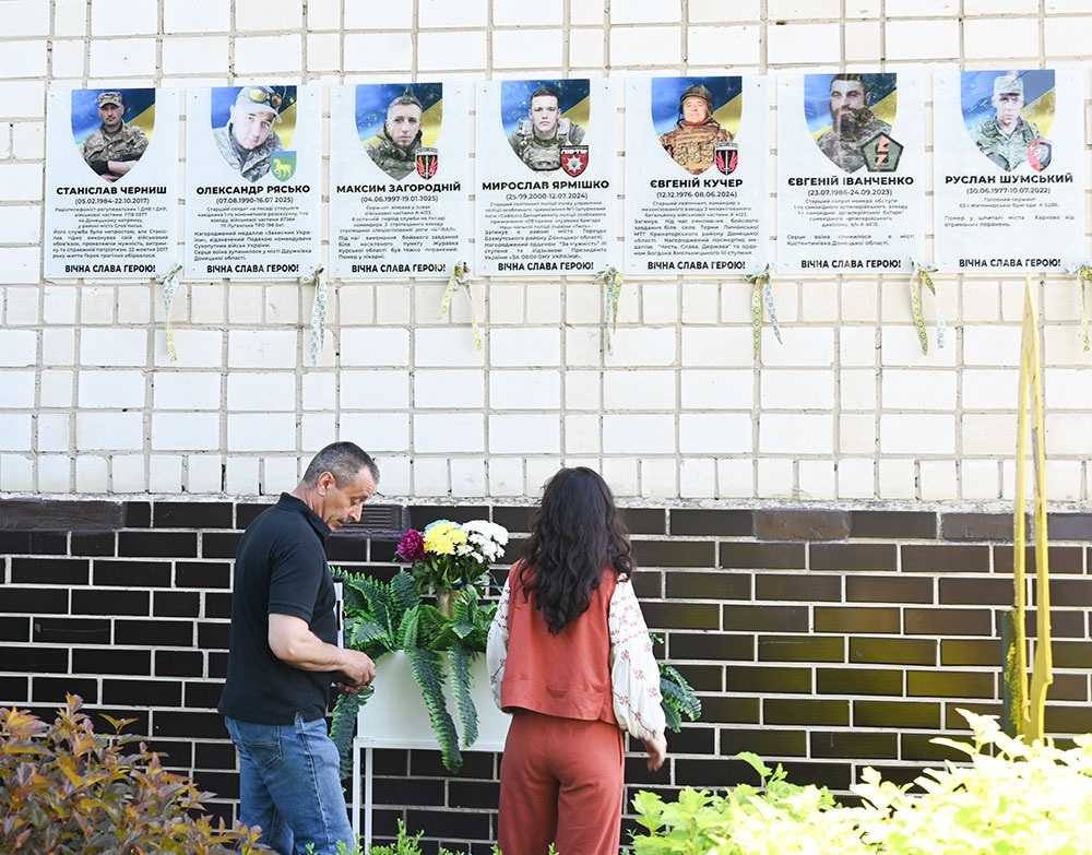 Відкриття меморіальної дошки воїну АТО Станіславу Чернишу на Кагарлицькому ліцеї №3 - 8