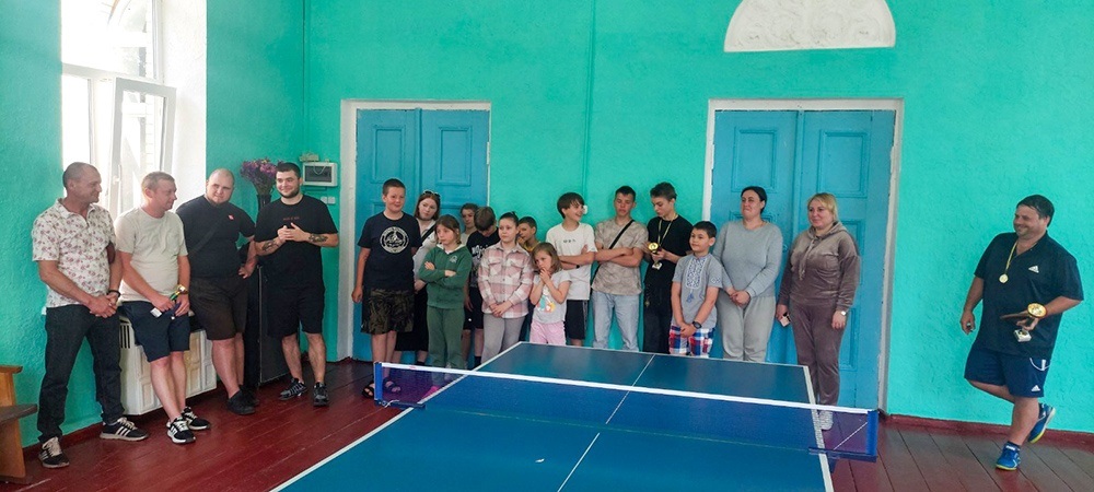Переможці та учасники теніфсного турніру присвяченого пам’яті земляка Олександра Кучерявенка в Буртах