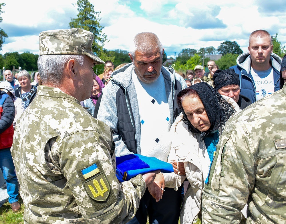 У Переселенні провели в останню путь воїна Олександра Мірошника - 23