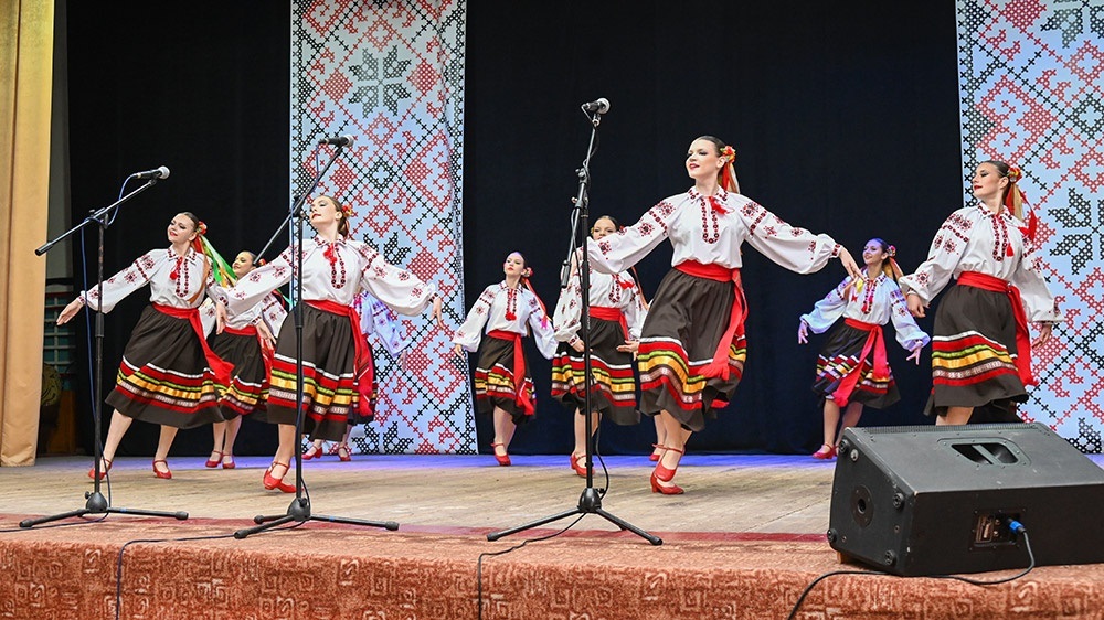 Виступ артистів на церемонії нагородження обдарованих дітей Кагарличчини - переможців конкурсів та олімпіад -  4