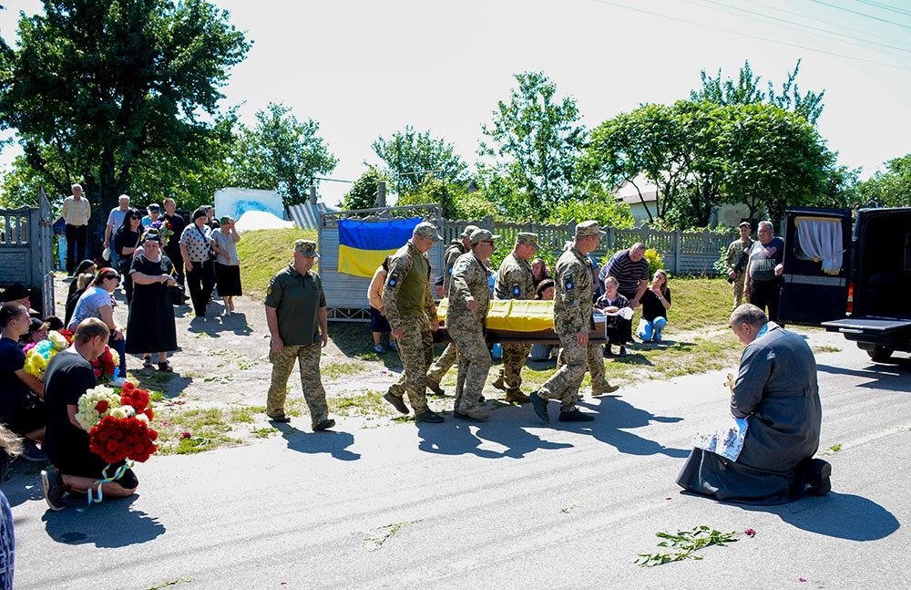 У Кадомці провели в останню путь воїна Сергія Кононенка - 7