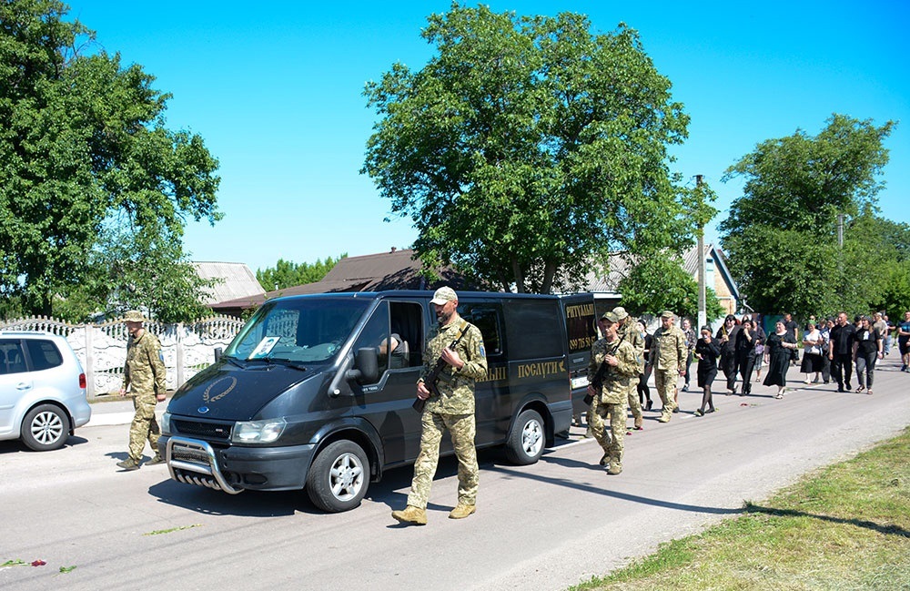 У Кадомці провели в останню путь воїна Сергія Кононенка - 10