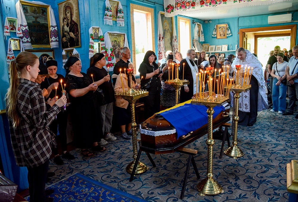 У Кадомці провели в останню путь воїна Сергія Кононенка - 16