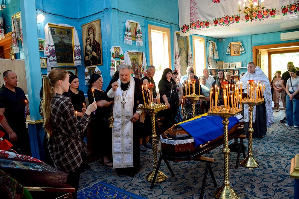 У Кадомці провели в останню путь воїна Сергія Кононенка - 19