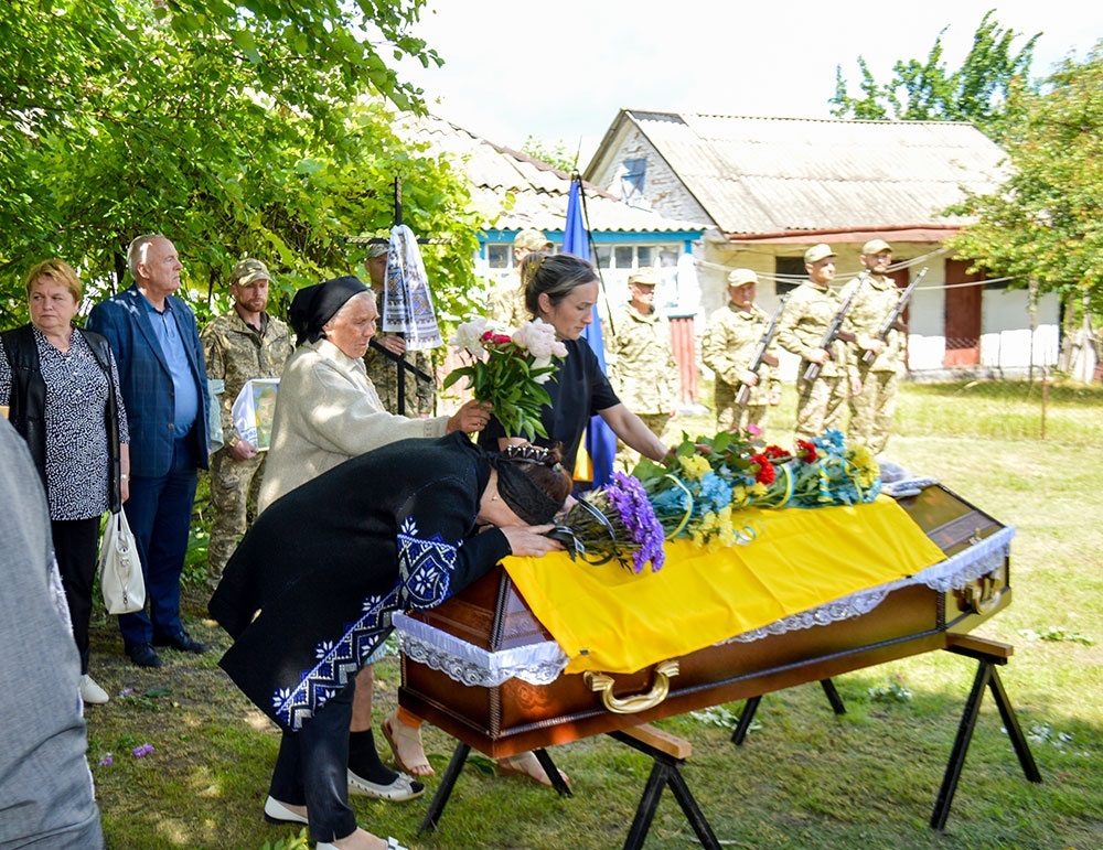 В Зорівці провели в останню путь воїна Миколу Коробенка - 2
