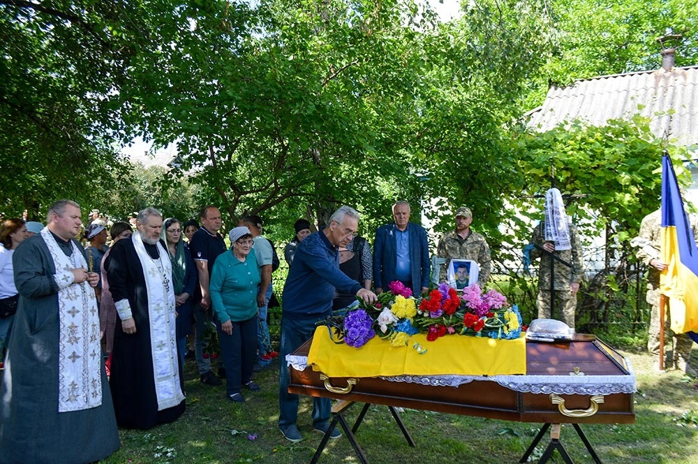 В Зорівці провели в останню путь воїна Миколу Коробенка - 3