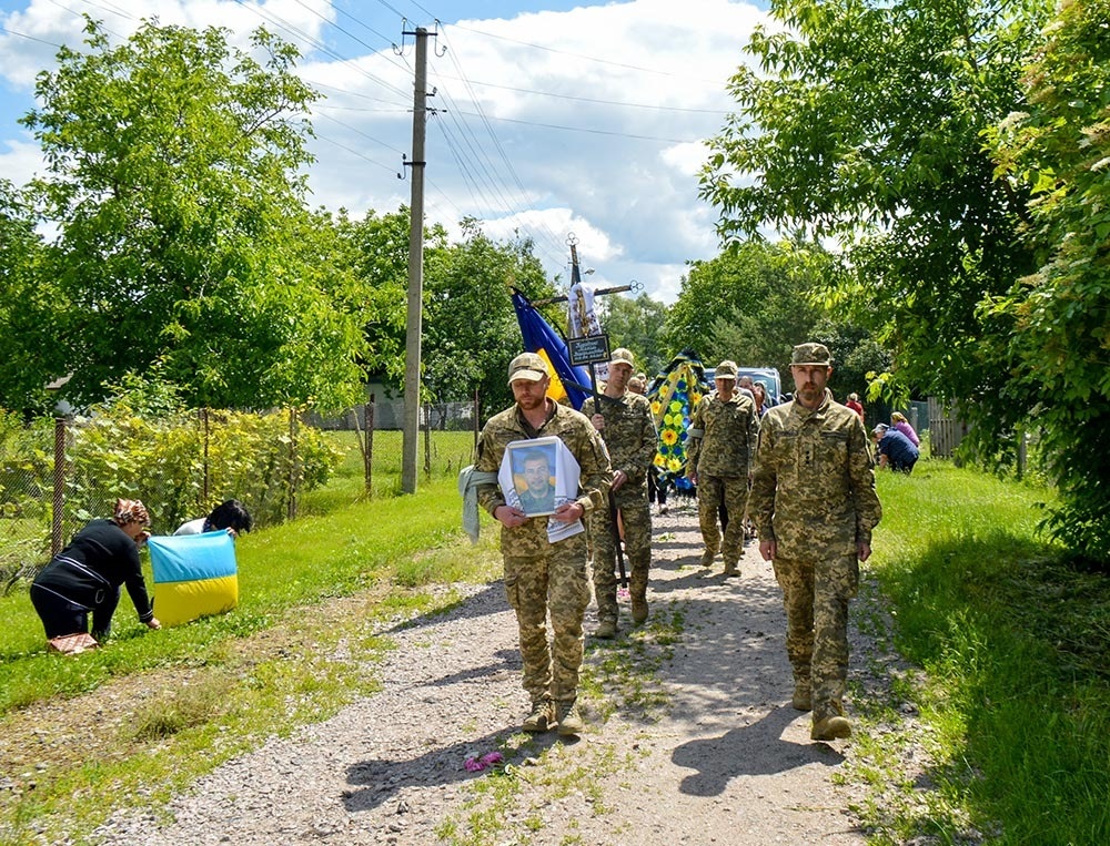 В Зорівці провели в останню путь воїна Миколу Коробенка - 6