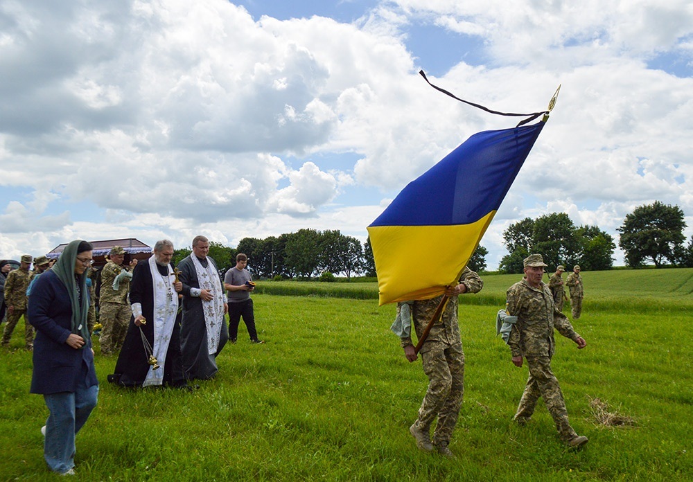 В Зорівці провели в останню путь воїна Миколу Коробенка - 12