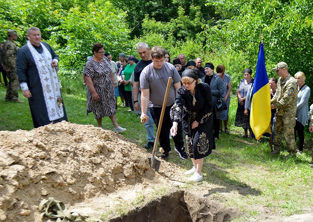 В Зорівці провели в останню путь воїна Миколу Коробенка - 17