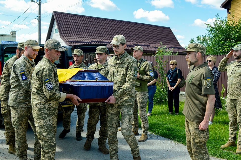 У Кагарлику провели в останню путь воїна Ігоря Слизченка