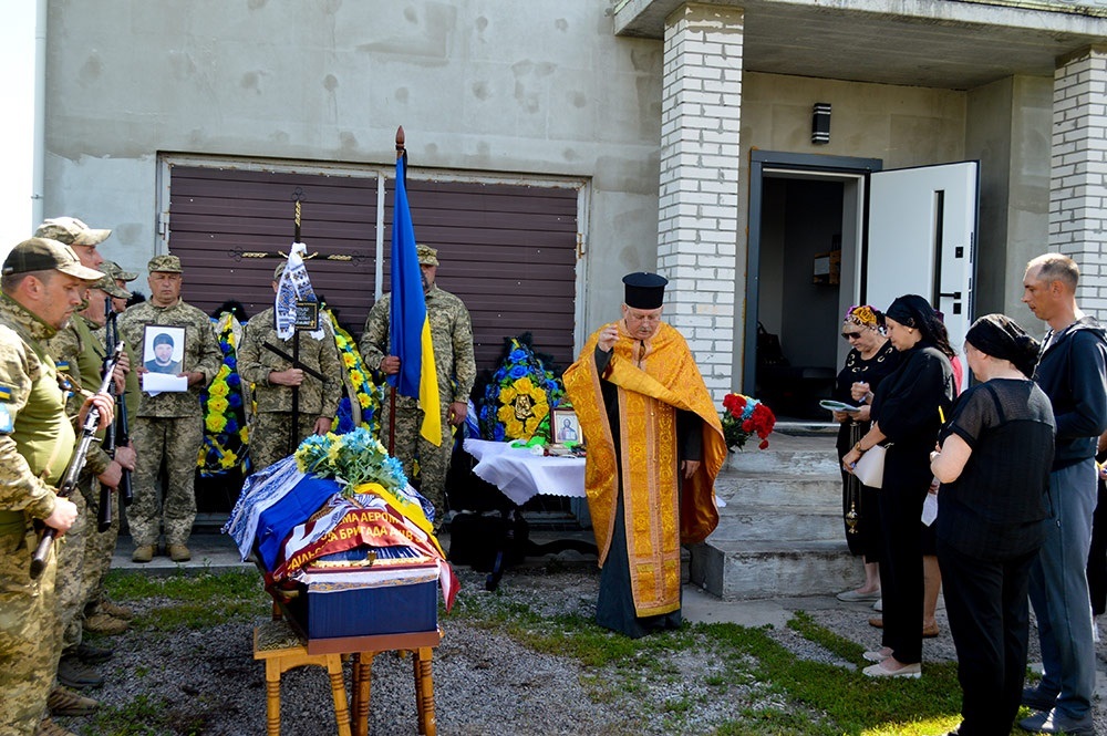 У Кагарлику провели в останню путь воїна Ігоря Слизченка - 4