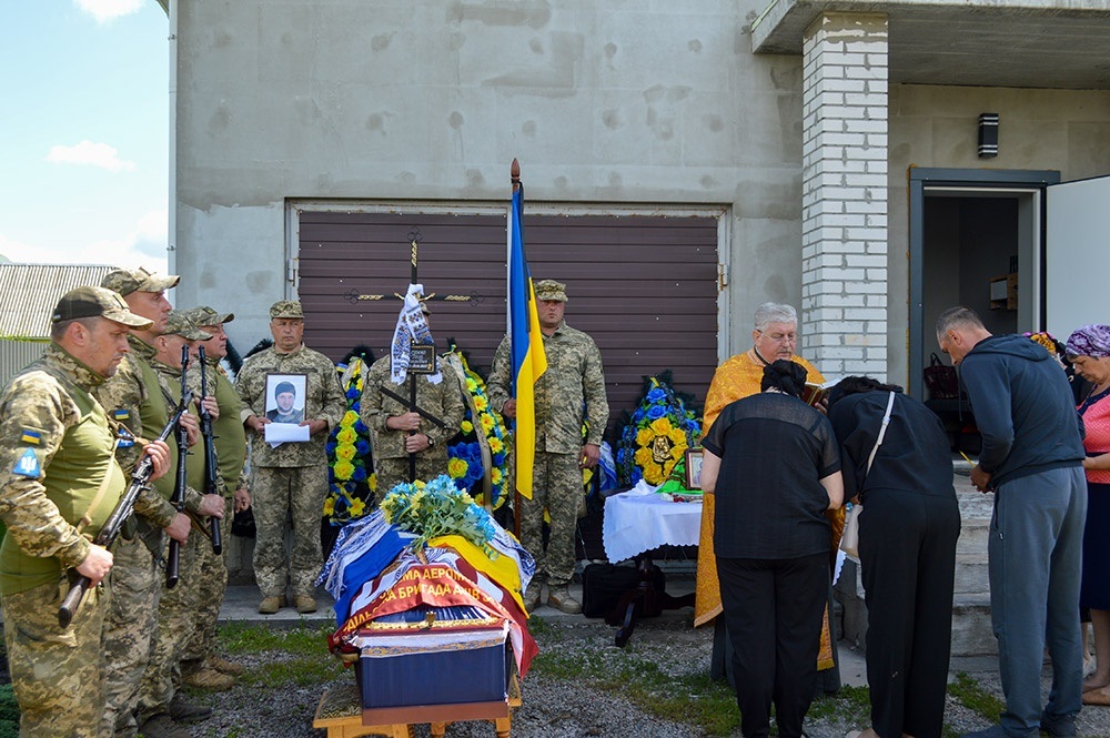 У Кагарлику провели в останню путь воїна Ігоря Слизченка - 5
